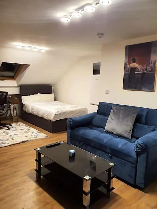 The Studio , Chic Apartment Near City Centre Nottingham
